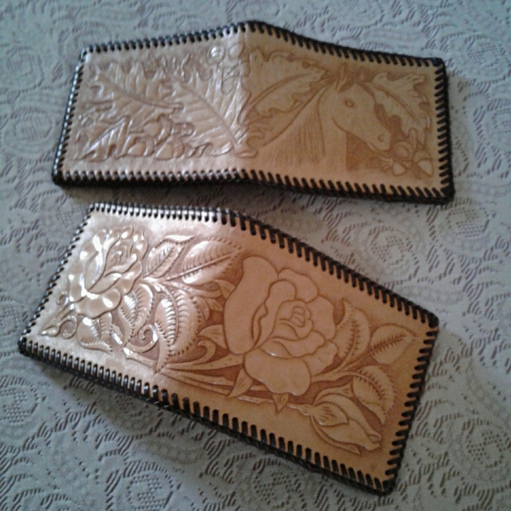 🌺Like New Western Genuine Cowhide Tooled Wallets